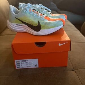Nike Women's Pegasus Plus size 6.5 - Glacier Blue Zoom X foam - EUC
